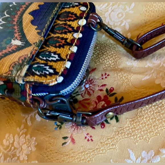 💥Sakroots Crossbody Wallet/Phone Case💥 NWOT - Picture 4 of 9